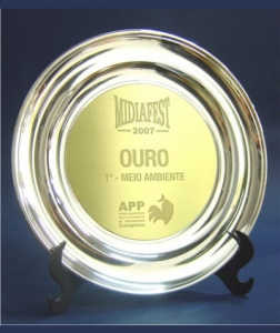 Salvas e Bandejas - Salva em Estanho com Placa em Latão Dourado
